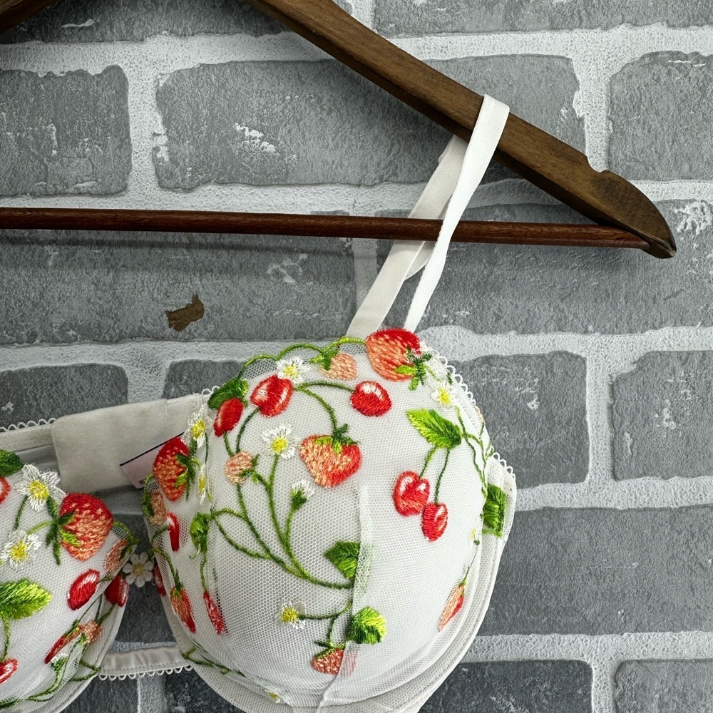 Victoria’s Secret Dream Angels Lightly-Lined Strawberry Embroidery Demi Bra - Picture 3 of 8